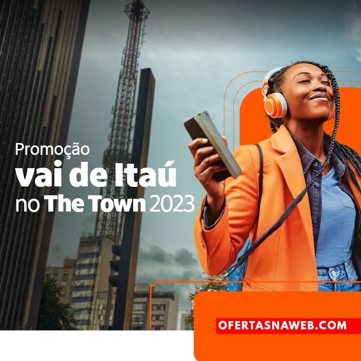 Pessoas em festival usando celular
